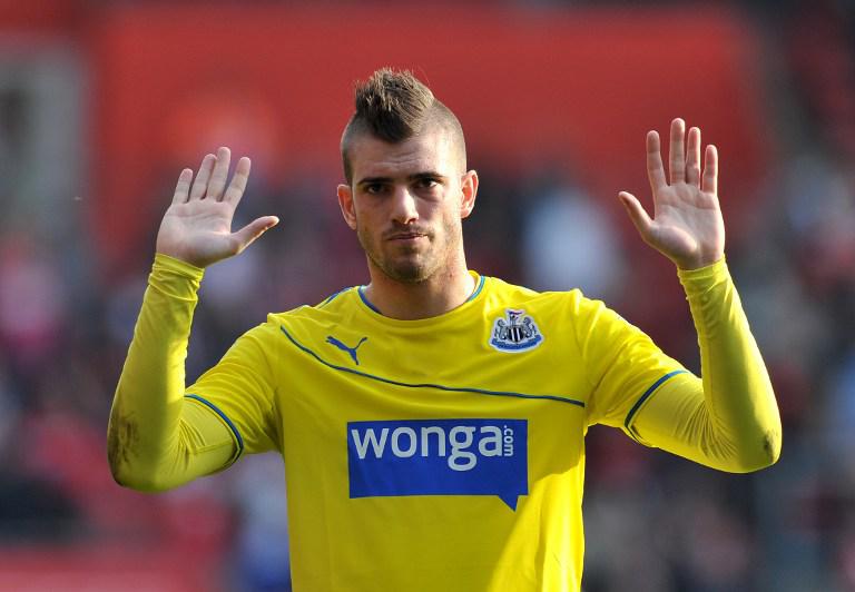 Davide Santon bersama Newcastle United. (AFP/ Glyn Kirk)