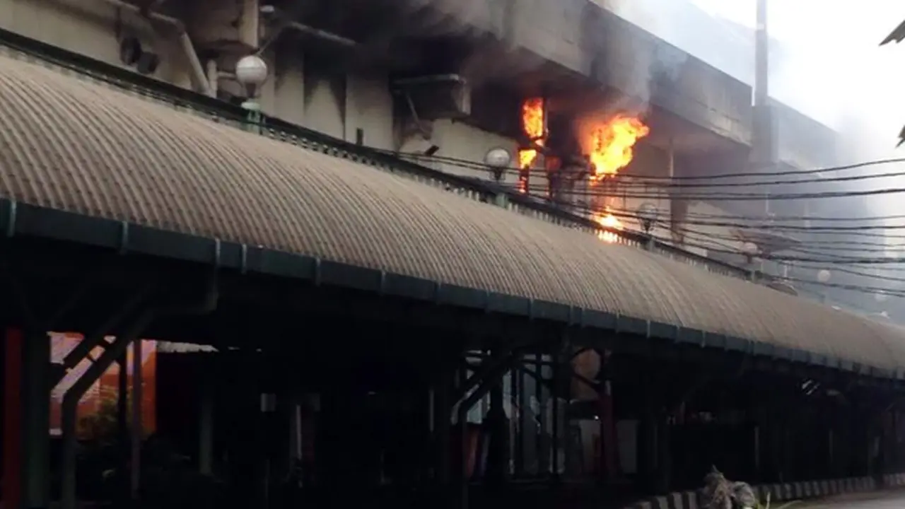 gambir-terbakar-131227b.jpg