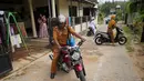 Situasi ini menjadi pengingat yang serius bagi pemerintah untuk segera mengambil tindakan, khususnya dengan menggalakkan imunisasi massal. (AP Photo/Dita Alangkara)