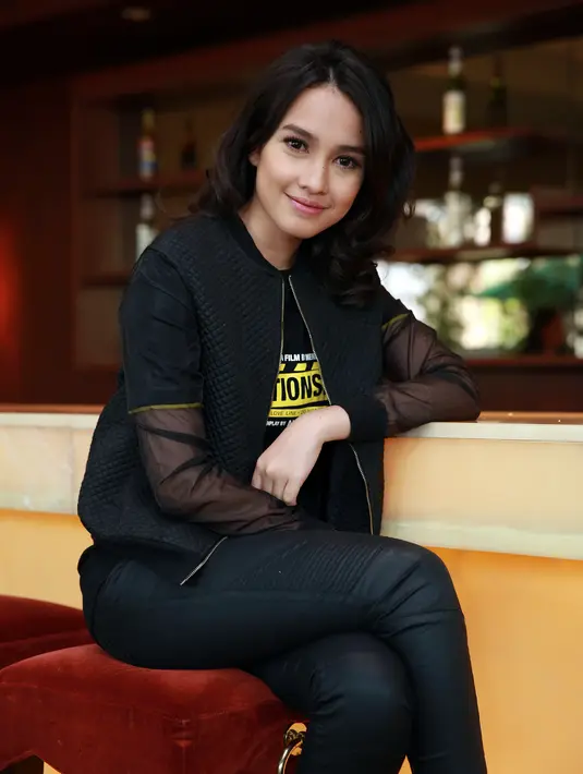 Anjani Dina memetik banyak pelajaran ketika berperan di film ‘Relationshit’. Di film arahan sutradara Herdanius Lorabu ini, Anjani melakoni peran sebagai wanita yang PHP (Pemberi Harapan Palsu) kepada pria. (Deki Prayoga/Bintang.com)