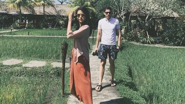 Jarang Tersorot, Ini 7 Momen Manis Maudy Ayunda dan Sang Kekasih
