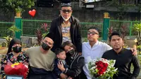 Hari Ulang Tahun Bibi Andriansyah, Fuji Bersama Keluarga Serta Thariq Halilintar Kunjungi Makam. (instagram.com/fuji_an)