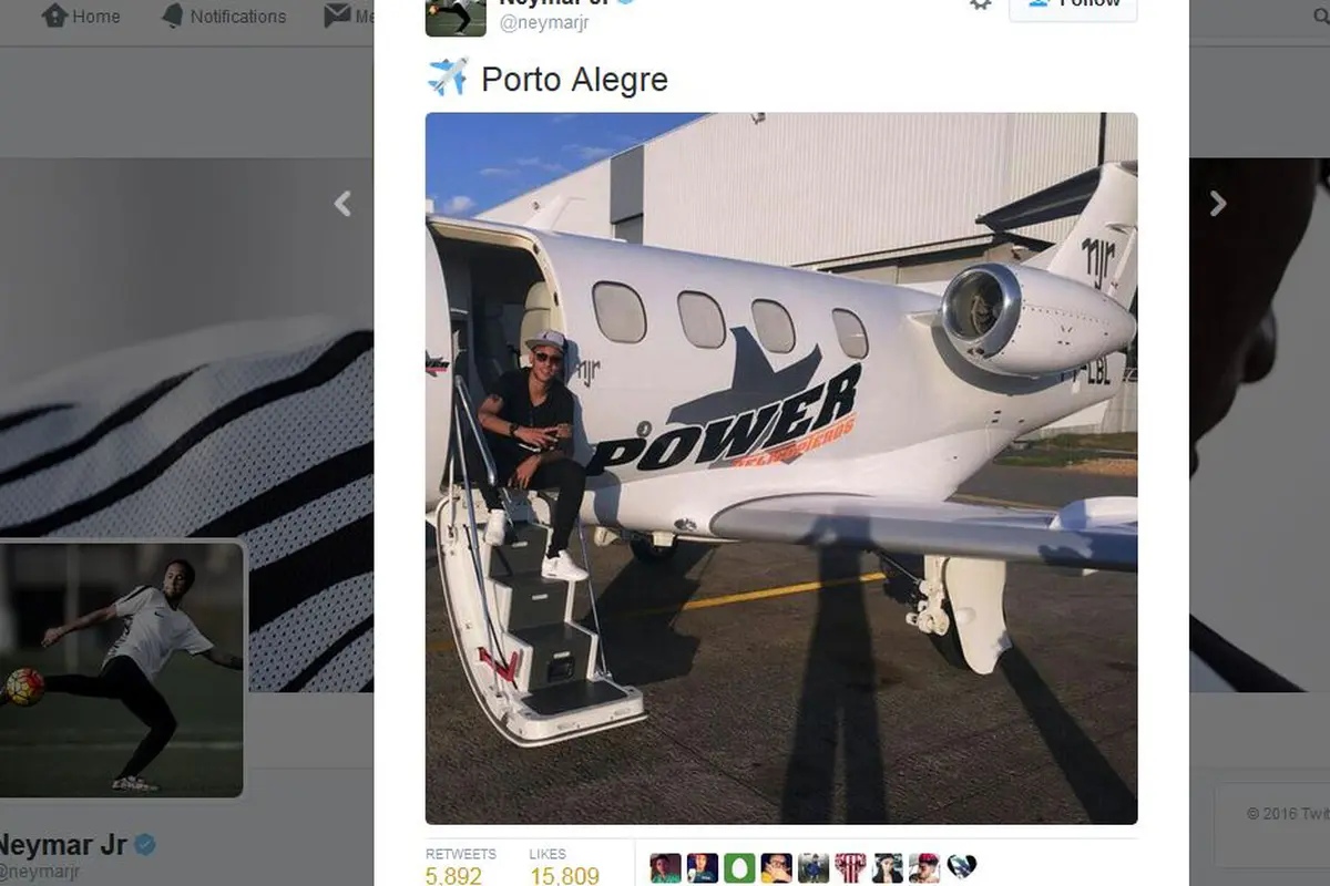 Pesawat pribadi Neymar disita oleh pengadilan Brasil.