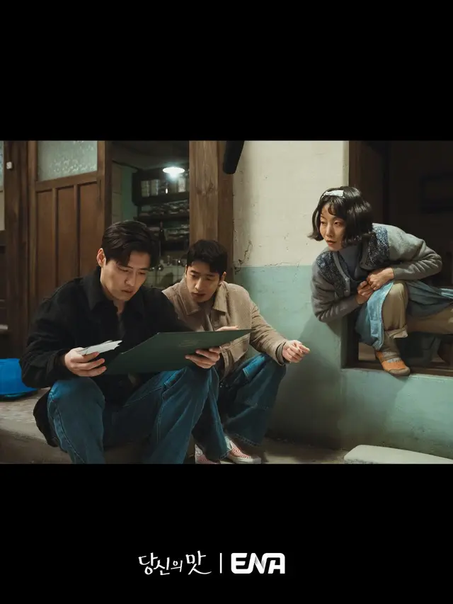 Kang Ha Neul, Yoo Su Bin, dan Kim Shin Rok dalam drakor Tastefully Yours. (GenieTV via Soompi)