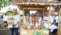 Juara Jagoan Tani Banyuwangi 2022 Syva Dila Kharisma (tengah)