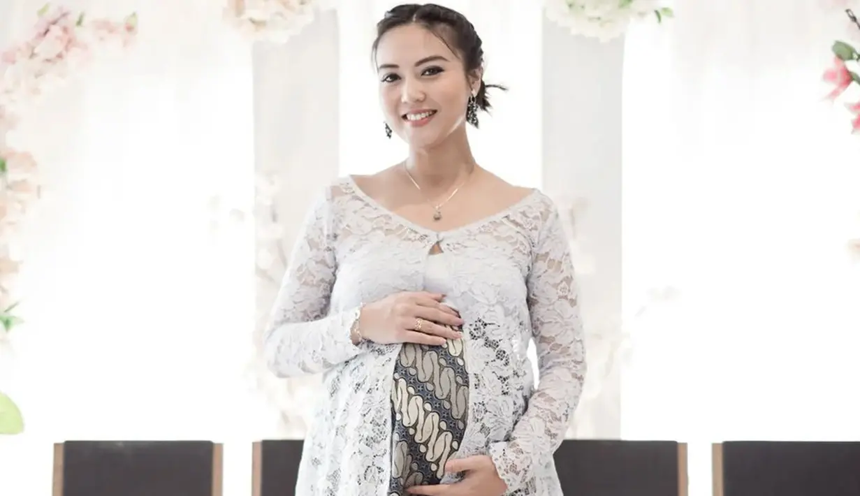 Marissa Jeffryna membagikan momen spesialnya kepada netizen di media sosial. Dalam akun Instagram pribadinya, wanita kelahiran 22 Februari 1987 ini terlihat memamerkan kehamilan pertamanya dengan sang suami. (Liputan6.com/IG/@marissajeffryna)