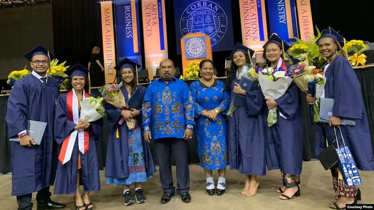 Putra-putri Papua lulus dari Universitas Corban, Oregon. (Courtesy: Gubernur Papua Lukas Enembe)