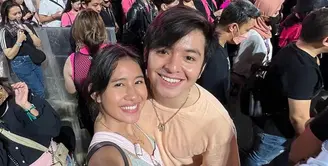 Seperti inilah potret kebersamaan Shenina dan Angga saat nonton BLACKPINK. [Foto: instagram.com/shenacinnamon]