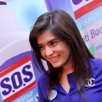 Ditemui di acara Media Gathering SOS, D'Cost VIP, kawasan Gambir, Jakarta Pusat, Rabu (3/2/2016), bintang pemeran ‘Ayat-ayat Cinta’ ini mengatakan jika sebagai seorang ibu harus pintar dan menanamkan yang baik. (Andy Masela/Bintang.com)