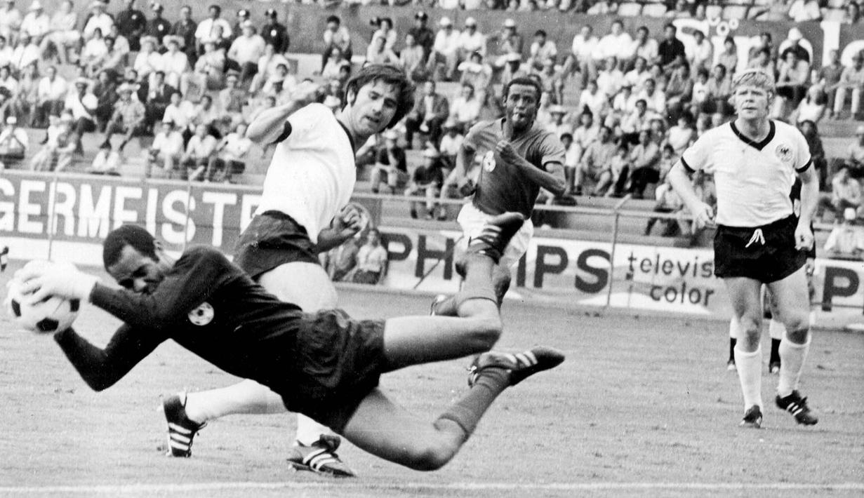 Muller menjadi penyerang produktif itu sukses bersama Jerman di tahun 1970-an. Dia mencatatkan namanya sebagai pencetak gol terbanyak Euro 72 dan mencetak dua gol di final saat mereka mengalahkan Uni Soviet 3-0. (Foto: AFP/Staff)