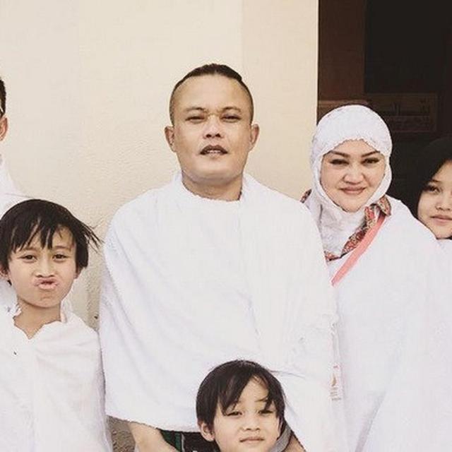 Potret kedekatan Lina dengan keluarga