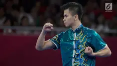 Atlet wushu putra Indonesia, Marvelo Edgar Xavier memperagakan jurus saat bertanding dalam nomor Cangquan putra Asian Games di JIExpo, Kemayoran Jakarta, Minggu (19/8). Edgar mempersembahkan medali perak dengan angka 9.72. (Bola.com/Vitalis Yogi Trisna)