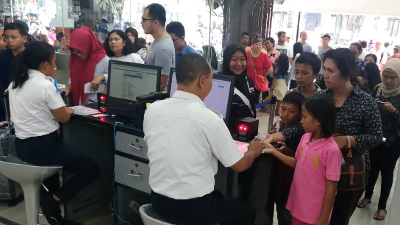 Penumpang Kereta Api di Sumatera Utara Masa Libur Natal dan Tahun Baru