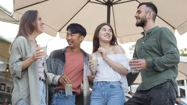 5 Zodiak yang Dikenal Mudah Berteman dengan Siapa Saja (photo by freepik.com)