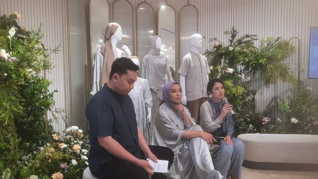 Nadya Karina kala menghadiri konferensi pers koleksi busana Kami., Lebaran 2023, bertajuk Prudence di Jakarta, Jumat (17/3/2023).