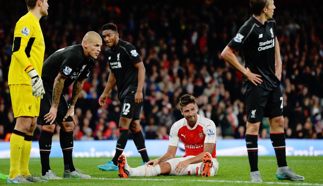Ekspresi striker Arsenal, Olivier Giroud, setelah gagal memanfaatkan peluang di depan gawang Liverpool. (Action Images via Reuters/Tony O'Brien)