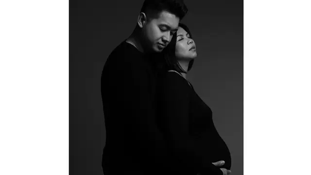 6 Potret Maternity Shoot Greysia Polii dan Felix Djimin, Usung Dua Konsep Berbeda