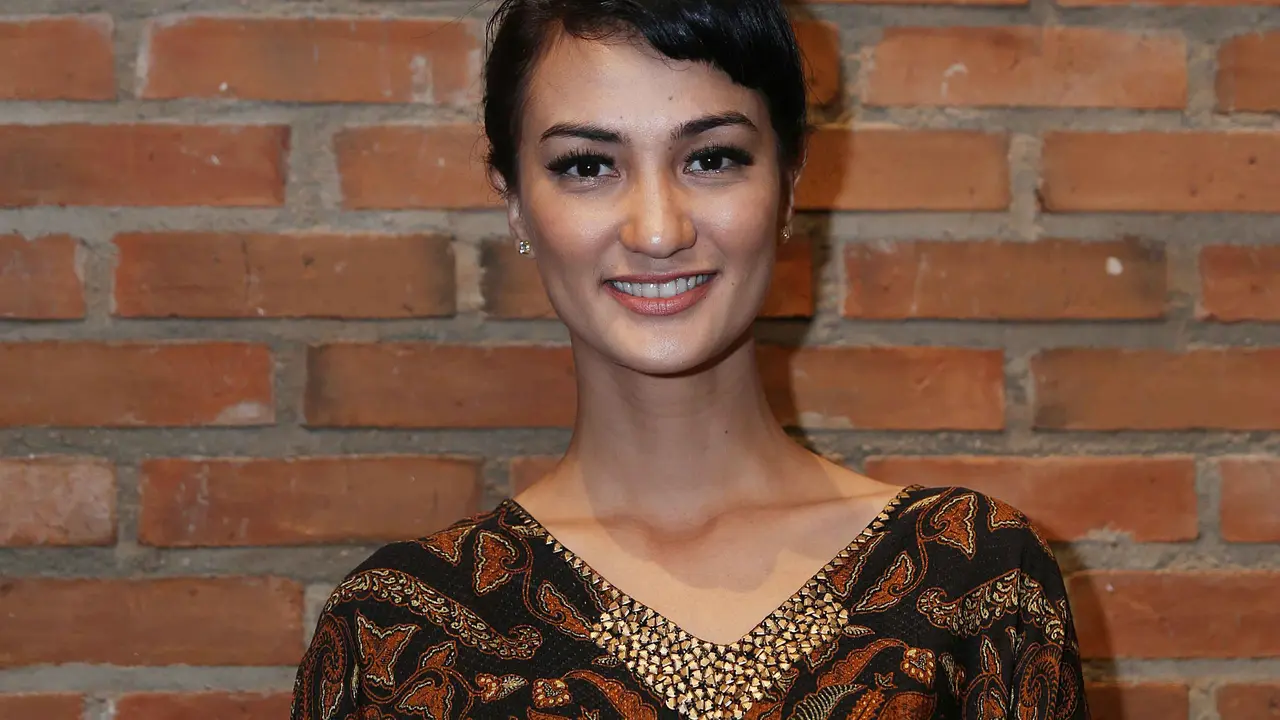 [Bintang] Atiqah Hasiholan