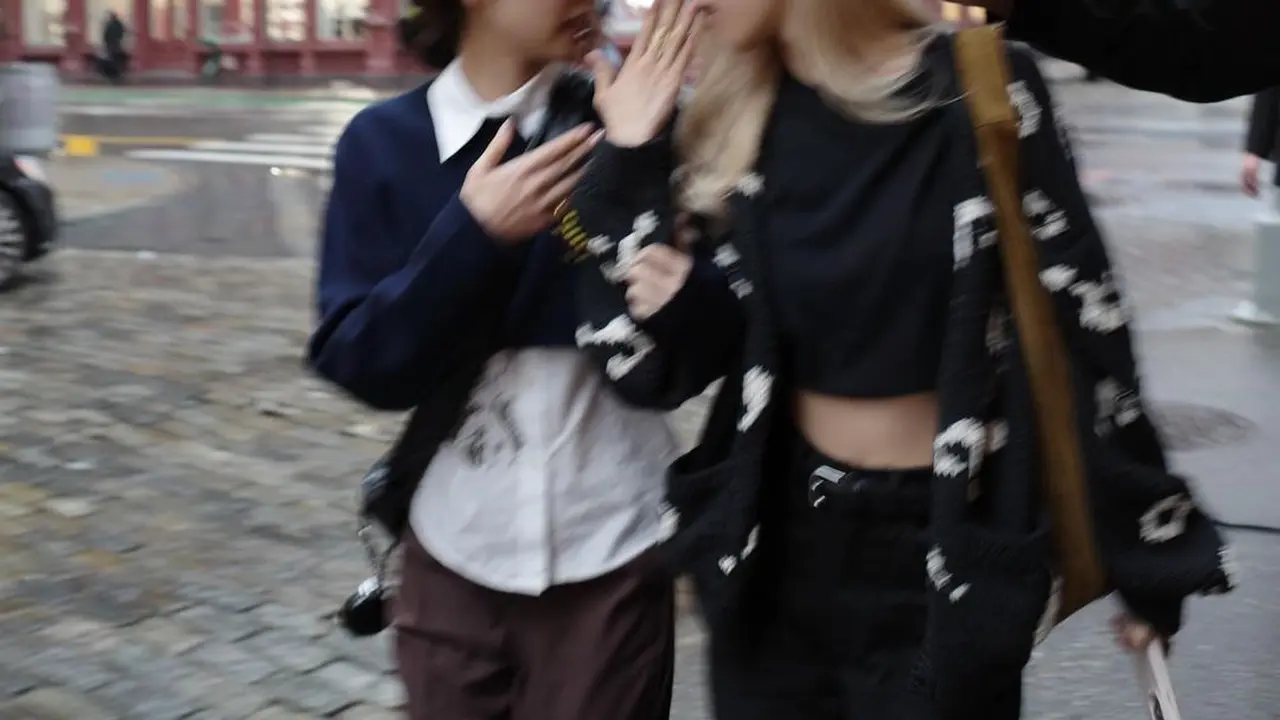 Potret Gaya Slay Rose dan Jennie BLACKPINK yang Hangout Bareng Sambil Julid di New York, Outfitnya Tetap Mahal