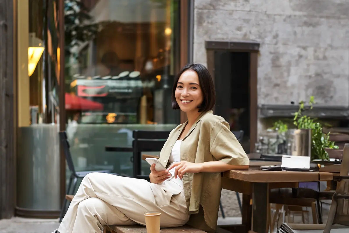 wanita julia perempuan bahagia