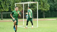 Pemain PS TNI, Ahmad Nufiandani, menyatakan siap bangkit pada kompetisi musim 2018. (Bola.com/Permana Kusumadijaya)