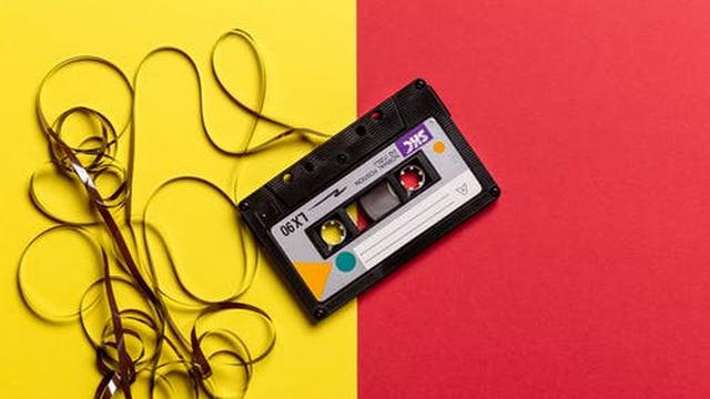 Ilustrasi mendengarkan musik