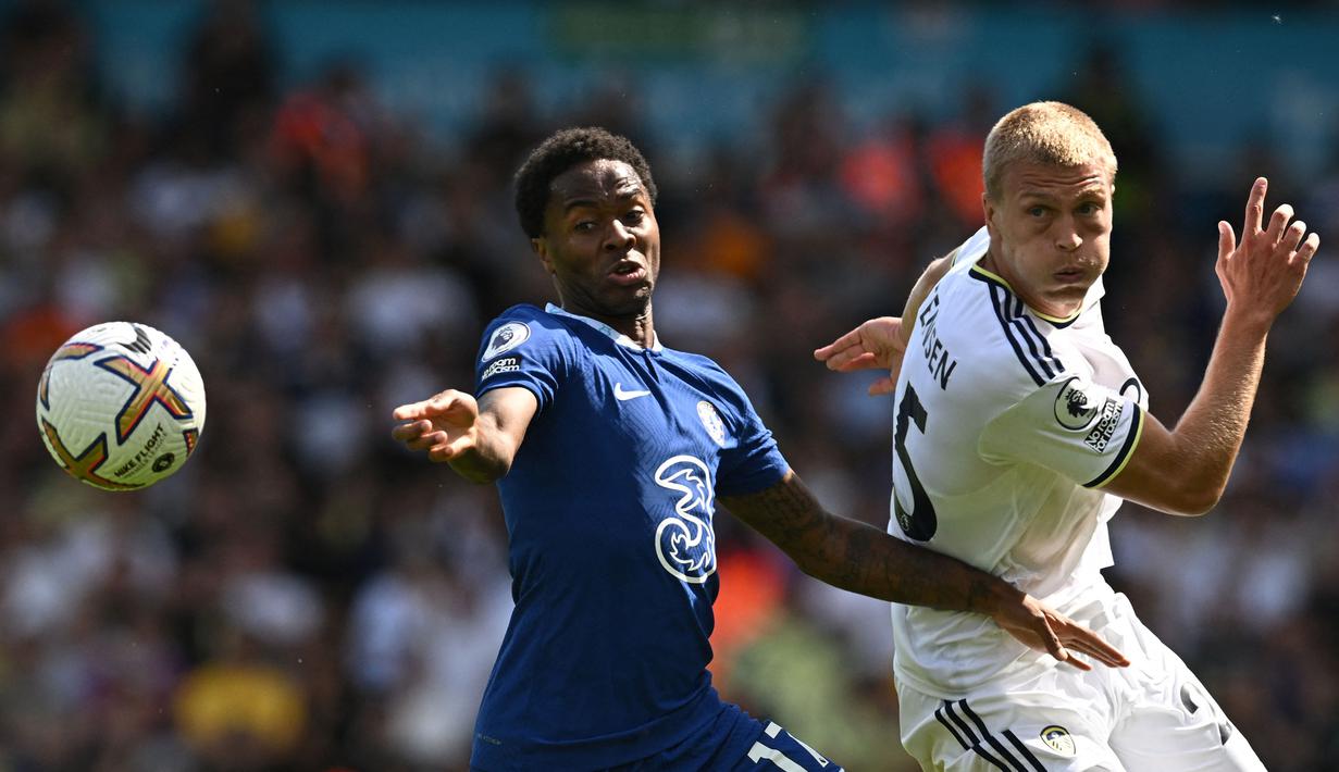 Sebagai penyerang baru Chelsea, Raheem Sterling memiliki catatan apik. Dilansir dari Who Scored, pemain 27 tahun tersebut mampu mengemas 1,7 tembakan ke arah gawang, 1,3 dribel sukses, dan mencetak satu assist. Hanya saja, Sterling masih belum mampu mendapatkan gol pertamanya untuk The Blues. (AFP/Paul Ellis)