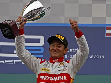 Ekspresi bahagia Rio Haryanto menjadi juara di race 2 GP2 Austria. (Bola.com/Reza Khomaini)