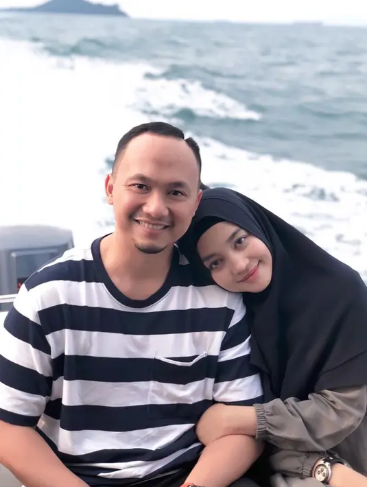 Nuri Maulida diketahui dinikahi oleh seorang pengusaha tambang asal Lampung, Pandu Kesuma Dewangsa pada tahun 2014 lalu. (Liputan6.com/IG/@nurimaulida)