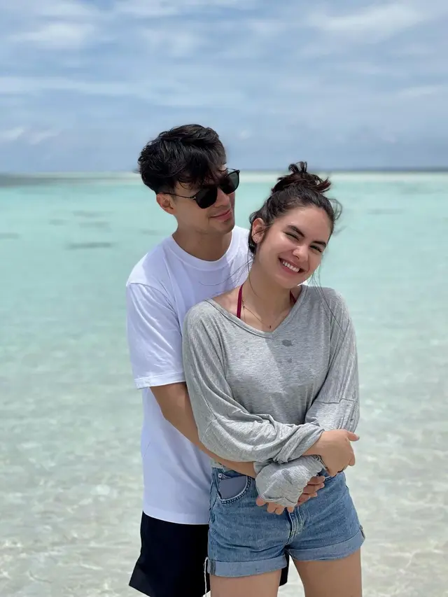 7 Potret Liburan Steffi Zamora dan Fero Walandouw di Manado, Mesra Banget