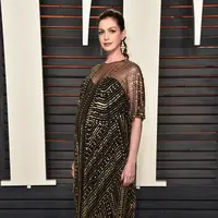 Seperti dilansir Aceshowbiz, Selasa (15/3/2016), Marshal mengatakan telah berdiskusi dengan Anne Hathaway yang berperan sebagai Putri Mia Thermopolis. (Bintang.com/AFP)