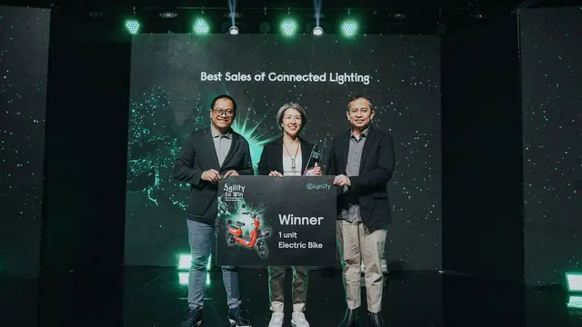 Burhan Noor Sahid, Consumer Commercial Leader Signify Indonesia; Evi Trisna, Managing Director PT Sahabat Abadi Sejahtera; dan Dedy Bagus Pramono, Country Leader Signify Indonesia. Dok: Signify