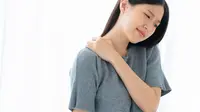 Sakit Bahu Kanan Tak Kunjung Sembuh? Ini Cara Mengatasinya Secara Alami dan Medis
