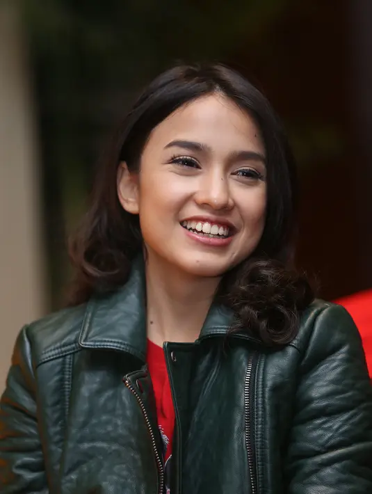 Hal yang membuat ia kaget dan merasa sulit saat harus beradegan ciuman dengan Bisma. (Andy Masela/Bintang.com)