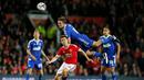 Pemain MU, Ander Herrera, berebut bola dengan pemain Ipswich Town, Jay Tabb, dalam laga putaran ketiga Piala Liga Inggris di Stadion Old Trafford, Manchester, Inggris, Kamis (24/9/2015) dini hari WIB. (Reuters/Andrew Yates)