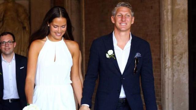 Ana Ivanovic (kiri) dan Bastian Schweinsteiger.