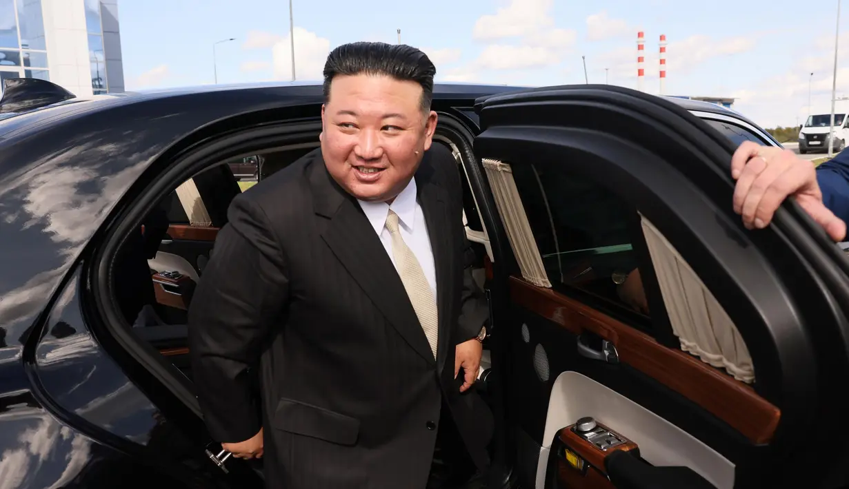 Dilansir dari Reuters, Rabu (13/9/2023), Kim Jong Un tiba di wilayah Rusia pada Selasa (12/9) waktu setempat. (Mikhail Metzel, Sputnik, Kremlin Pool Photo via AP)