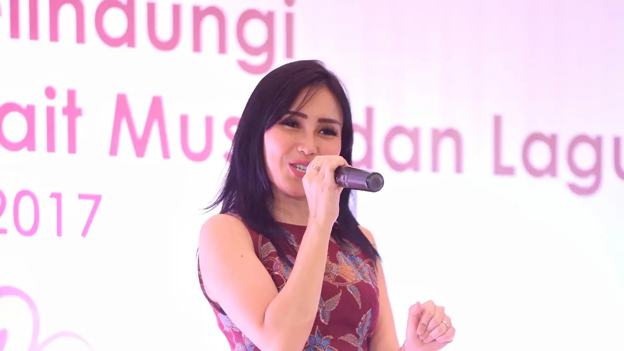 [Bintang] Ayu Ting Ting