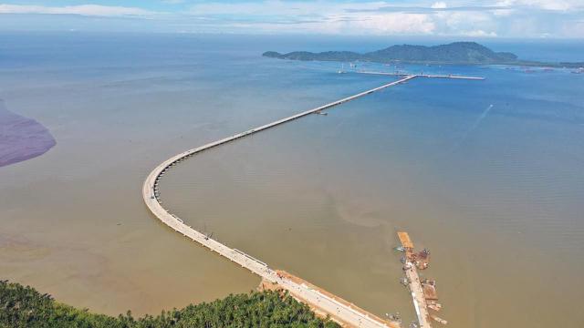Proyek Pembangunan Terminal Kijing yang dilaksanakan oleh Wijaya Karya akan memiliki trestle terpanjang di Indonesia. (Dok Wika)