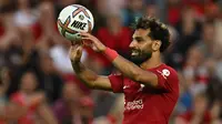 Mohamed Salah. Sayap kanan Mesir berusia 30 tahun yang kini menjalani musim ke-6 bersama Liverpool yang telah mengoleksi 3 gelar top skor Liga Inggris ini belum tampil maksimal di awal musim 2022/2023 ini. Dari 6 laga di Liga Inggris, ia baru mencetak 2 gol dan 2 assist. Namun nilai pasarnya masih tetap tinggi mencapai 90 juta euro atau setara Rp1,3 triliun. (AFP/Paul Ellis)