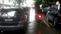 Sunter Banjir, Parkir Liar Menjamur dan Bikin Macet