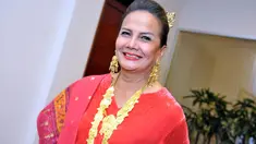 Christine Hakim tampil cantik saat ditemui di ajang Indiehome Woman Awards 2014, Jumat (25/4/14). (Liputan6.com/Panji Diksana)