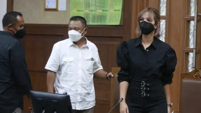 [Fimela] Nia Ramadhani dan Ardi Bakrie