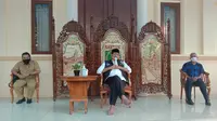 Gubernur Banten, Wahidin Halim, di rumah dinasnya di Kota Serang, Senin (29/6/2020). (Liputan6.com/ Yandhi Deslatama)