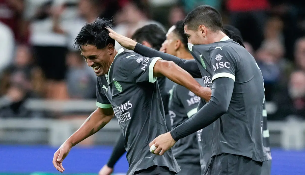 Pemain 26 tahun ini terlibat aktif mengalirkan bola dengan 54 sentuhan. Tijjani juga mencatatkan 95 persen umpan akurat dan satu tekel bersih. (AP Photo/Antonio Calani)