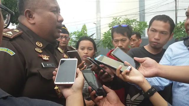 Pelaksana Harian Asisten Pidana Umum Kejati Sulsel, Marwito saat berikan keterangan pers soal kasus perusakan rumah warga yang terkatung-katung nyaris 2 tahun (Liputan6.com/ Eka Hakim)