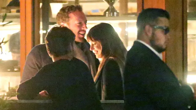 Chris Martin dan Dakota Johnson