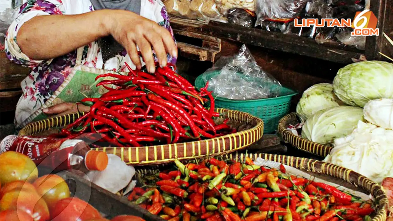 [FOTO] Pasokan Berkurang, Harga Cabai Melonjak