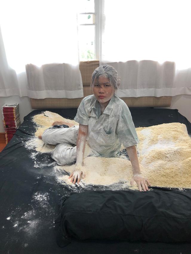 7 Momen Kocak Pria Jahili Pacarnya Jadi Ayam Goreng Ini Bikin Geleng Kepala