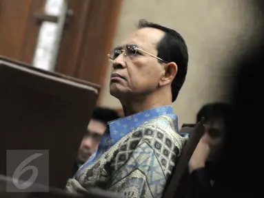 Sidang tuntutan perkara dugaan korupsi penyelenggaraan haji di Kemenag tahun 2011-2013 dengan terdakwa Suryadharma Ali (SDA) di Gedung Tipikor, Jakarta, Rabu (23/12/2015) SDA dituntut 11 tahun denda 750 juta subsider 6 bulan. (Liputan6.com/Helmi Afandi)